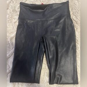 Spanx faux leather legging size medium petite